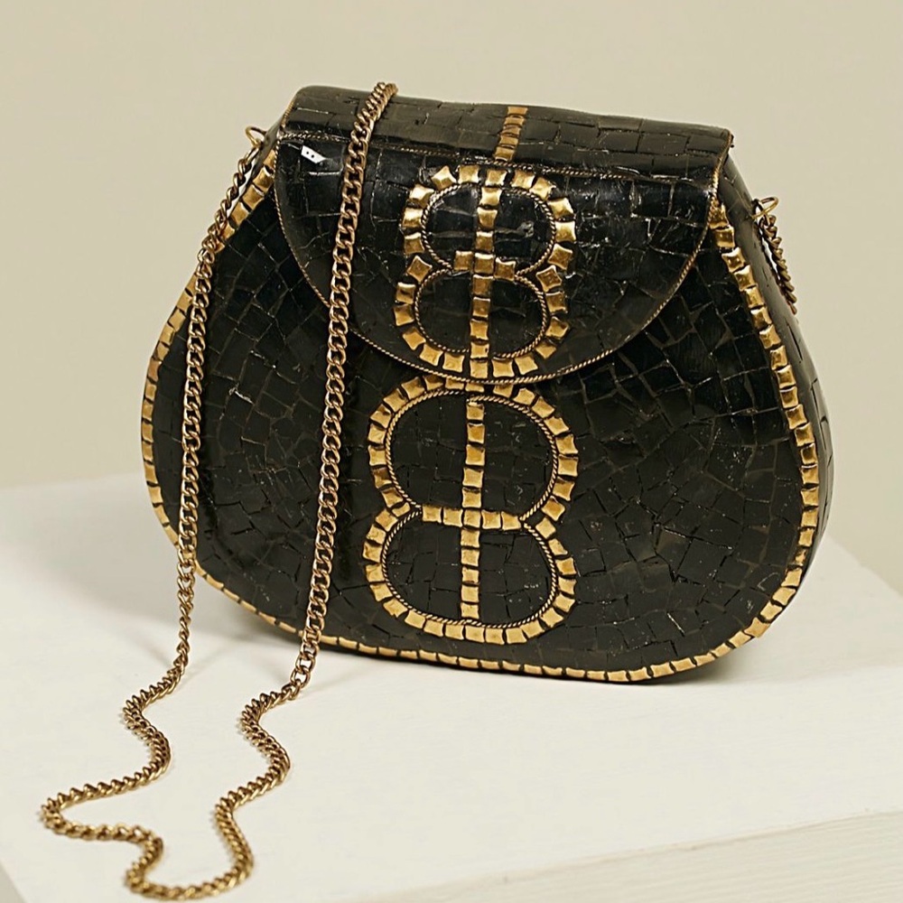 Ramla Porte-Moi Moroccon
Handmade Crossbody Mosaic Bag
Black